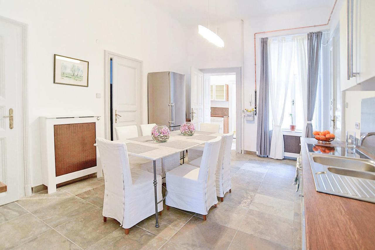 Beautiful 3 Bedroom Apartment In 7Th District Budapest Luaran gambar